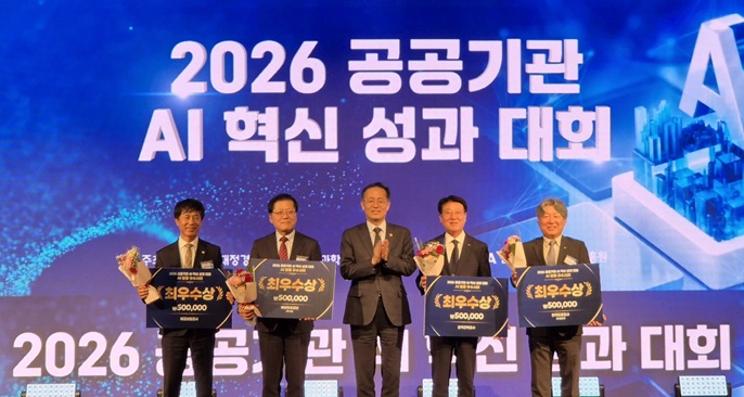 썸_(보도사진) 좌측에서 세번째 이형일 부총리. 네번째 정치교 한전 안전&amp;영업배전부사장