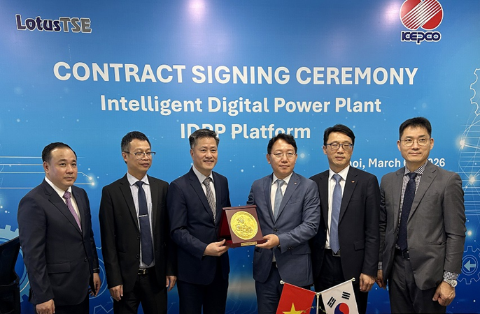 EVNGENCO3社의 납품사인 로터스와의 IDPP 설치 계약 체결식 (왼쪽에서 세번째 응우옌 응옥 또안 로터스 회장. 네번째 문일주 한전 기술혁신본부장)